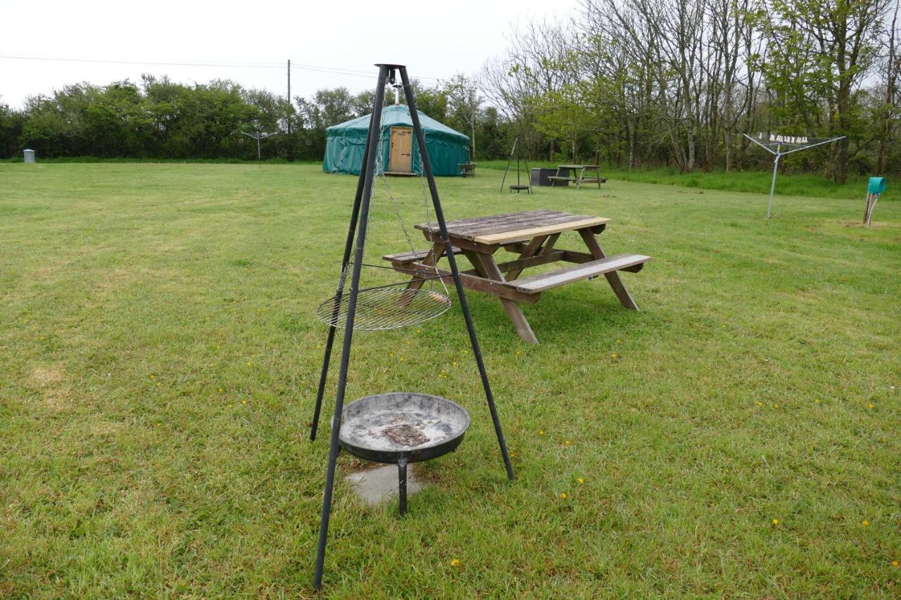Hôtel Alder Yurt Wych Elm Glamping à Helston Extérieur photo