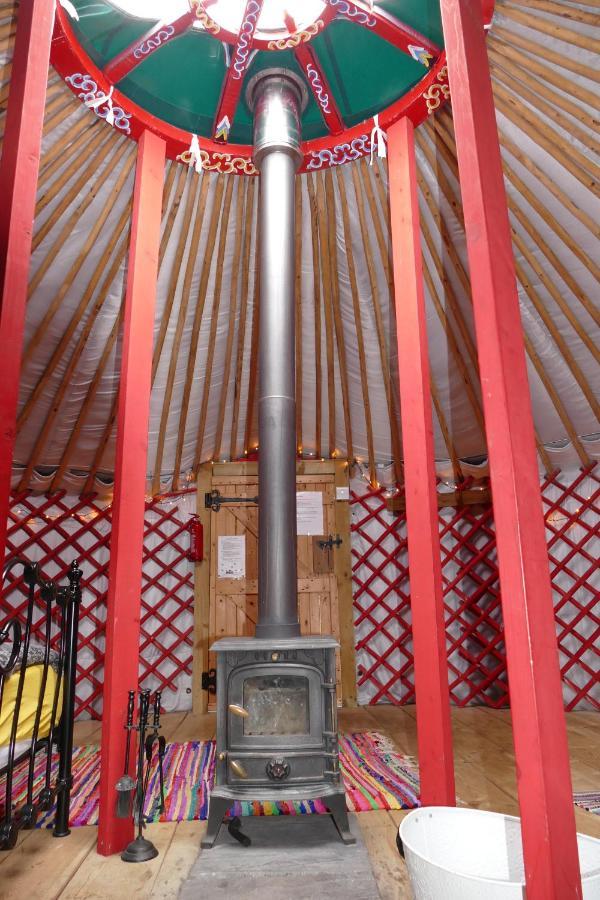 Hôtel Alder Yurt Wych Elm Glamping à Helston Extérieur photo